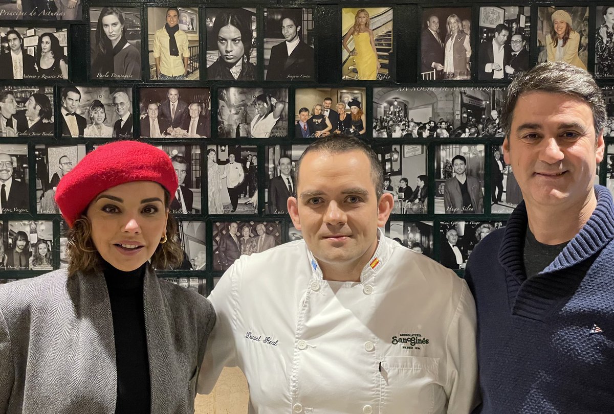 danielrd83's tweet photo. Una de las cosas por las que amo mi trabajo es por recibír a gente así,gracias @Chenoa  y #Jesulín de Ubrique. https://t.co/jbg1aFAfdO