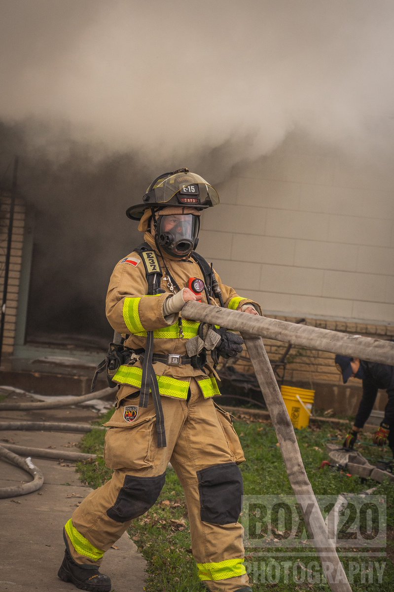 Box120Fire's tweet photo. Photos from this mornings dwelling fire. Crews had heavy fire thought-out the Charlie side with the bravo exposure igniting. Command filled out the box and 1-11. @ctfirephoto https://t.co/QaD2eL4Lw9