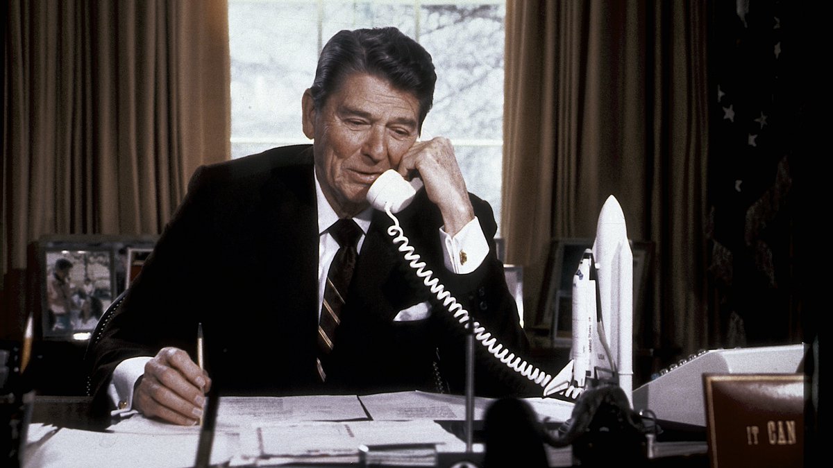 RevCentinela's tweet photo. 1. Tal día como hoy, en 1911, nacía en Tampico, Illinois, Ronald Reagan, 40 presidente de los Estados Unidos. Todo un tipazo. 

HILO. https://t.co/JPC6LIgrxu