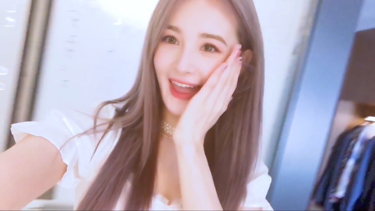 lia_frei_yeah's tweet photo. #上线吧华彩少年 #BravoYoungsters #LANA #China
Lana has a vlog from China on YouTube. In the vlog she speaks korean, but there are chinese, russian, english subtitles
I hope this helps to know her better💙

https://t.co/iA2oZKvUUj https://t.co/ado7jZBDGH
