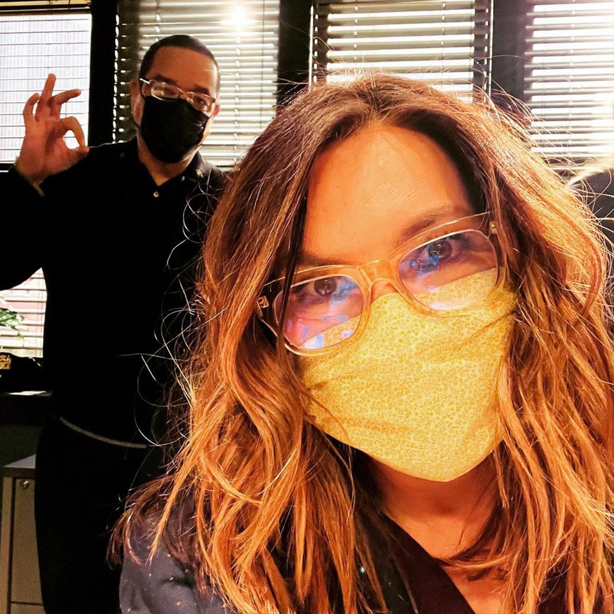 lawandordertv's tweet image. Two decades of #SVU friendship and counting 🥺. 📷: @Mariska