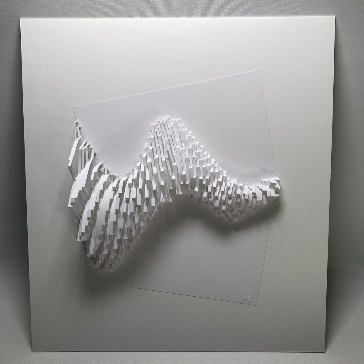 Ullagami's tweet photo. I took the last model and mounted it flat.  could have made the edges rectilinear, but the model squooshed more naturally this way, and I like the symmetry. #ullagami #kirigami #origamicarchitecture #popup #origami #papercraft #mathart #paper  https://t.co/dOhca3vF5N https://t.co/hdZjgrH2q2