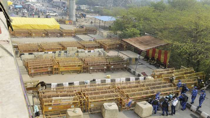 This came at a pivotal time. Citizen  #protests had begun inside  #Delhi with massive police presence. Blockades/barricades were being put in place all over in desperate attempt to contain the movement. Consider that  #India represents approx. a fifth of the world's  #population.