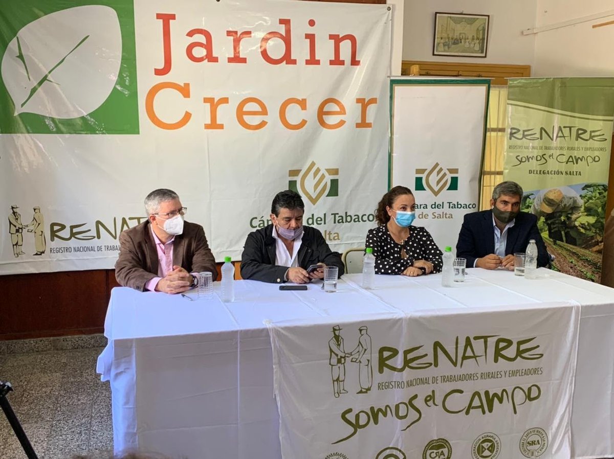 renatreinforma's tweet photo. Firmamos un Convenio de Cooperación para desarrollar acciones tendientes a garantizar el desarrollo sanitario integral de niños, niñas y adolescentes 👨🌾👩🌾 junto al @GobiernoSalta y @ctsalta
🔴https://t.co/WXRRZ4sVVD
#RENATRE #ProgramaCRECER #Trabajadoresrurales #Salta https://t.co/ZkSrCP4ndT