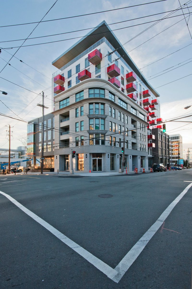 Breakhouse's tweet photo. Seeing the world through rose-coloured balconies 🌹
Did you know that in collaboration with @DexelHFX, #Breakhouse led the design of Vic Suites, this 10 storey multi-use development in #Halifax’s southern business district? https://t.co/DlhoeoNgY3