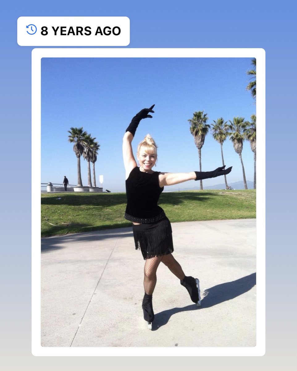 KeziaNorton's tweet image. Omg! 8 years ago! Wearing my pic frames!

#picframes #skating #beach #venicebeach