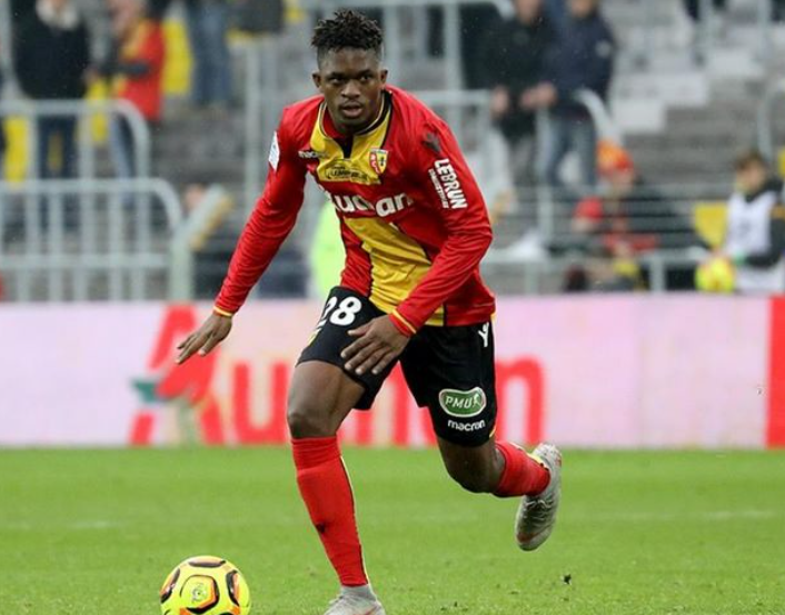 Qui est Cheick Doucouré, l’excellent milieu de terrain lensois ?Déjà impressionnant en Ligue 2, le jeune lensois Cheick Doucouré confirme cette saison en L1, où il réalise de très bonnes prestations.Présentation du joueur et de ses qualités ci-dessous 