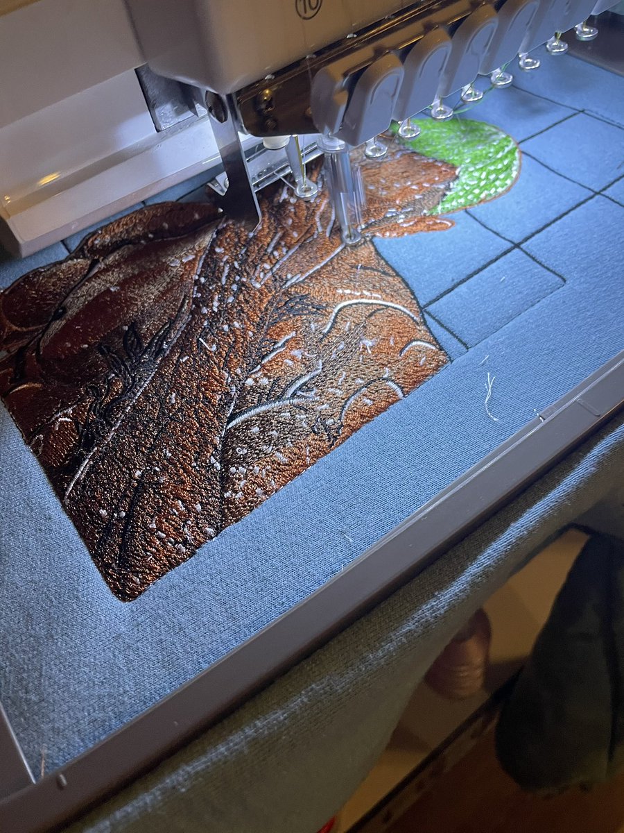 KidKen_817's tweet image. Back on the racks! Went to the thrift And made some art! 😭🚨Retweet + follow me for a chance to win this piece in your size or the channel orange Crewneck I made! (Peep my page for that one) I will announce the winner via my IG live before my site restock coming next Friday ✨