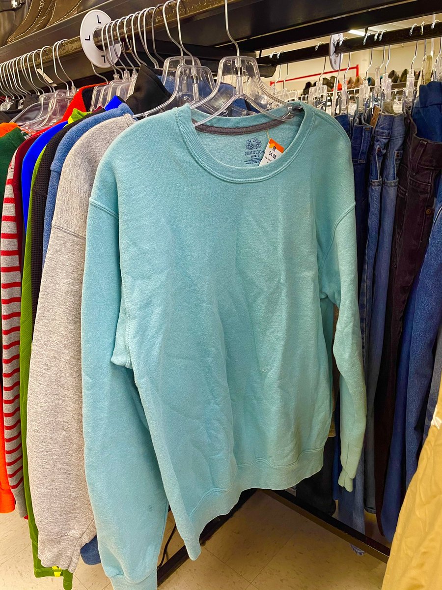 KidKen_817's tweet image. Back on the racks! Went to the thrift And made some art! 😭🚨Retweet + follow me for a chance to win this piece in your size or the channel orange Crewneck I made! (Peep my page for that one) I will announce the winner via my IG live before my site restock coming next Friday ✨