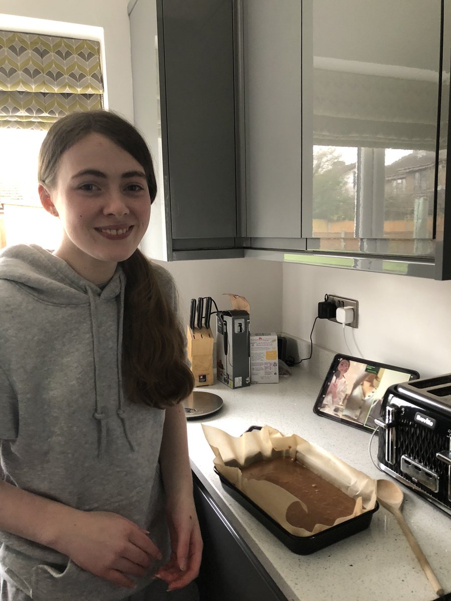 bishop475's tweet image. Do love a food tech Friyyay brownies  #hccslearning #hccs 😋 even better with your friends are cooking alongside you - virtually obvs..