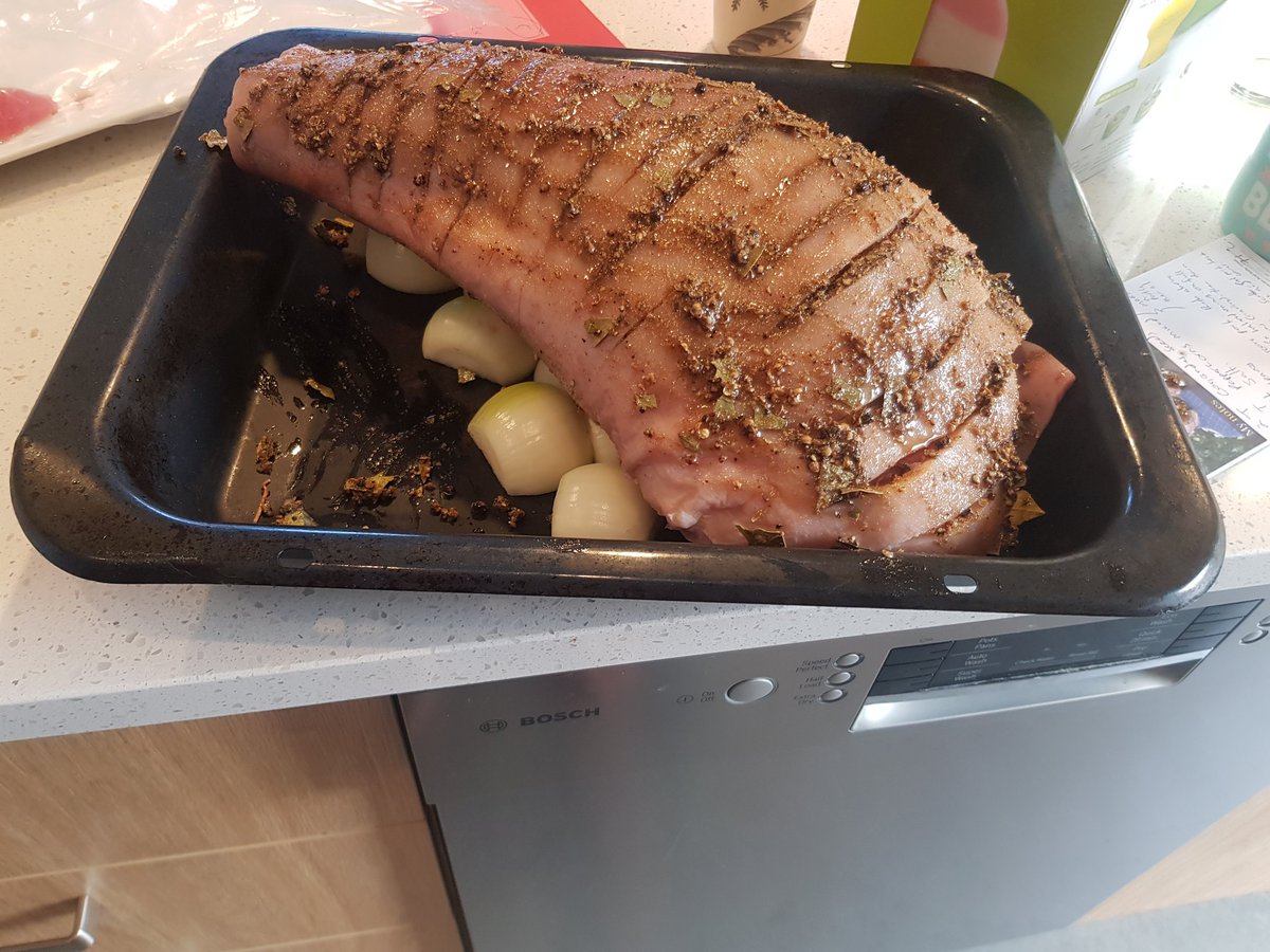 podcastsport's tweet photo. Scored and rubbed free range home kill pork on onions, 4.5hr slow roast. Modified @jamieoliver recipe. Kids a bit skeptical as there was still some hairs on it but enjoyed me blow-torching them off 😂 #homekill https://t.co/3T8Ed7E8xZ