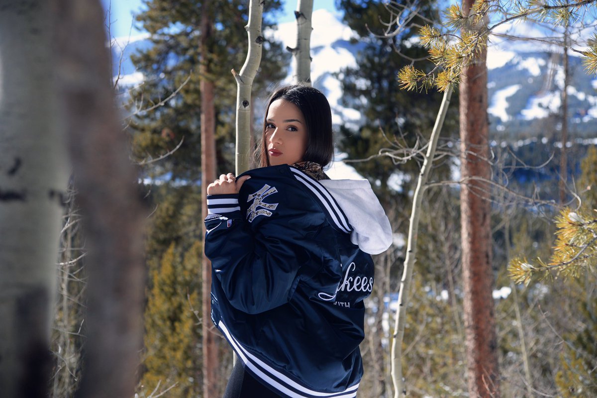 bebeventura_'s tweet photo. my personal photographer hit a home run, no pun intended 🤍⚾️ https://t.co/VVUkOseTrq