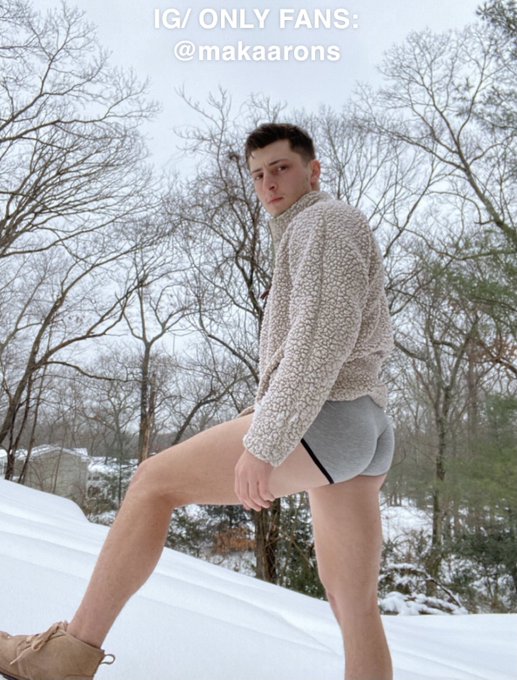 No day like a snow day😍⛄️❄️ https://t.co/SAPB63UeXM