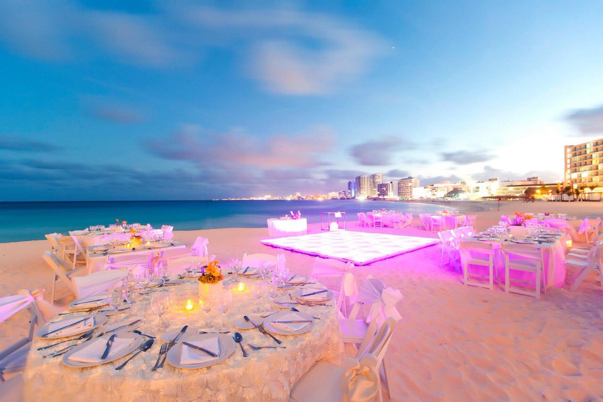 EventBookIntl's tweet photo. #WeddingPlanner 💞
¿Buscas un marco espectacular para tus #bodas? #KrystalGrand #Cancún cuenta con la playa Gaviota Azul💙.
Este #resort lo puedes encontrar en #Eventbook.mx, la plataforma de búsqueda de proveedores y servicios para la #organización de #eventos. https://t.co/MMCM6bxxG3