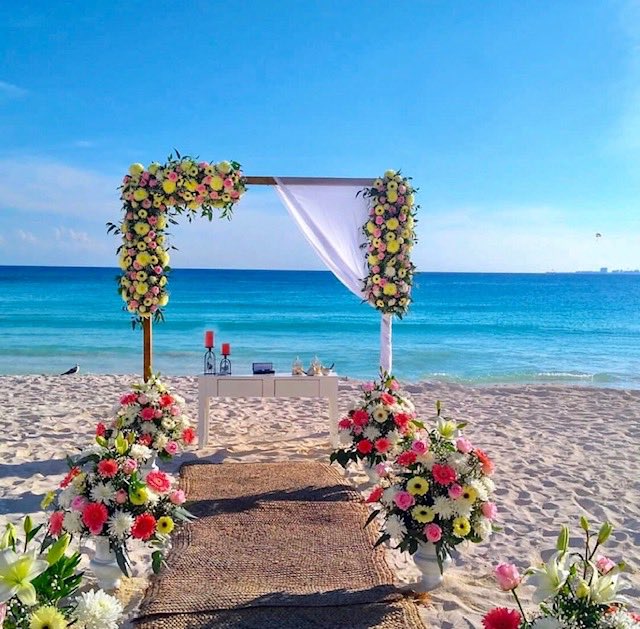 EventBookIntl's tweet photo. #WeddingPlanner 💞
¿Buscas un marco espectacular para tus #bodas? #KrystalGrand #Cancún cuenta con la playa Gaviota Azul💙.
Este #resort lo puedes encontrar en #Eventbook.mx, la plataforma de búsqueda de proveedores y servicios para la #organización de #eventos. https://t.co/MMCM6bxxG3