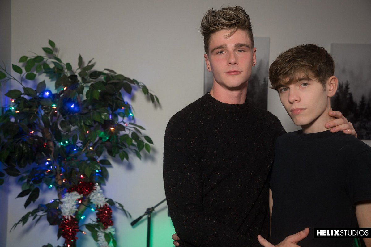 HelixSFW's tweet photo. Travis Spends Christmas eve with his side piece in 'Holiday Affairs | Part 5: Doing Him Dirty' 🎄 🎁 ✨ 💦 #jock #twink #ICYMI #HelixHolidayAffairs #HelixSFW

👉🏼 https://t.co/GVlDXVDWWP https://t.co/p9U65Q3nu2