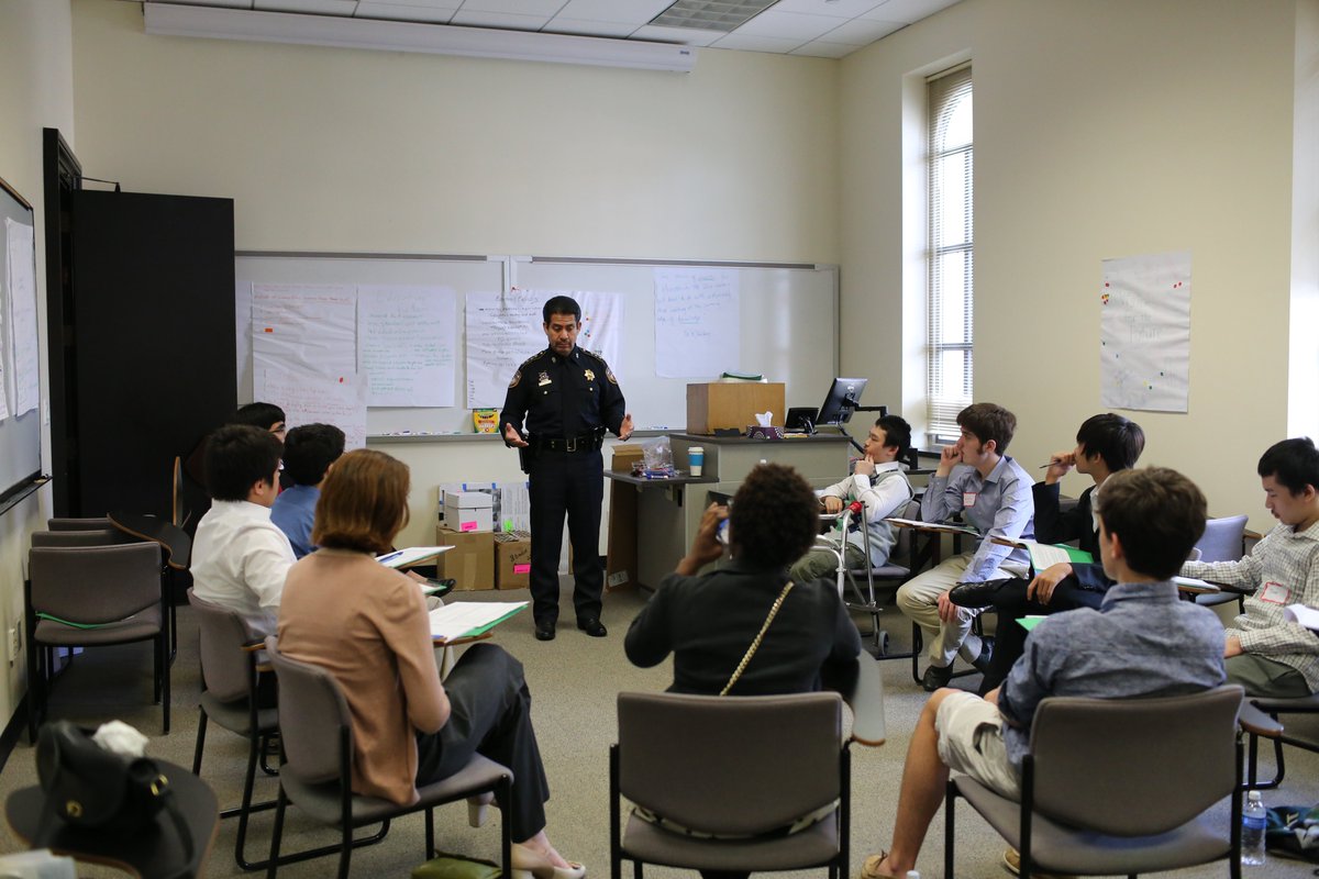 These students - who eventually became StuCon's founders - then with  @AdrianGarciaHTX. He inspired us to think about education and to take agency over decisions that impact us. 