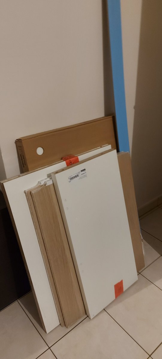 Ang_DEI's tweet photo. Depuis hier grâce au service de livraison #Trusk de @IKEA_France mon salon ressemble à ça 😡 Je dois garder la commande d'une cliente qu'on m'a livré par erreur jusqu'à minimum Lundi pas de reprise avant 👎#Unhappy #BadCustomerService #Envahi #Encombrement #N'importequoi https://t.co/lKrD4OPfE9
