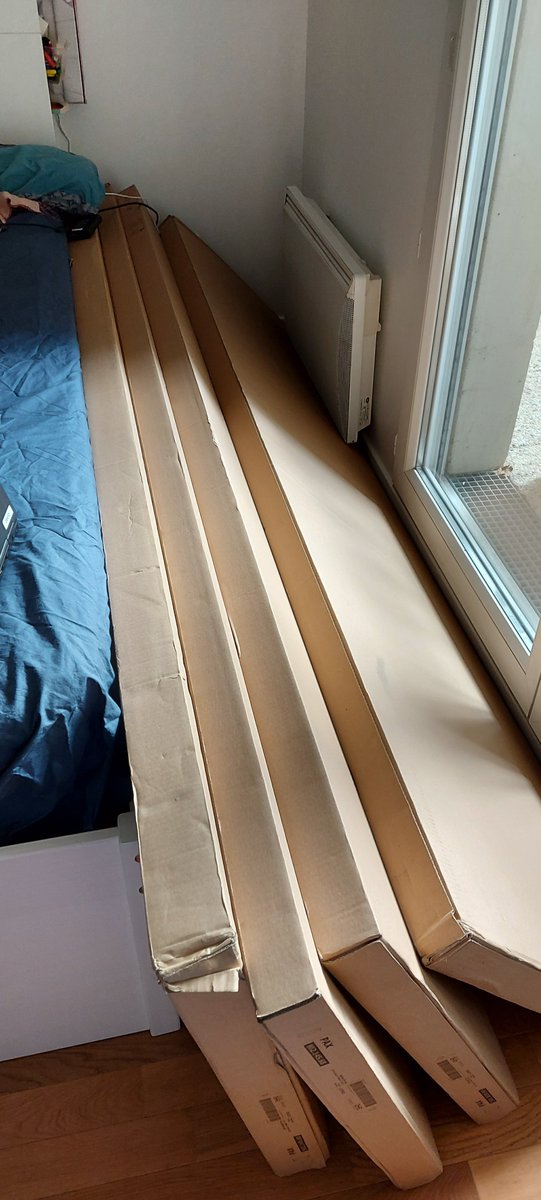 Ang_DEI's tweet photo. Depuis hier grâce au service de livraison #Trusk de @IKEA_France mon salon ressemble à ça 😡 Je dois garder la commande d'une cliente qu'on m'a livré par erreur jusqu'à minimum Lundi pas de reprise avant 👎#Unhappy #BadCustomerService #Envahi #Encombrement #N'importequoi https://t.co/lKrD4OPfE9