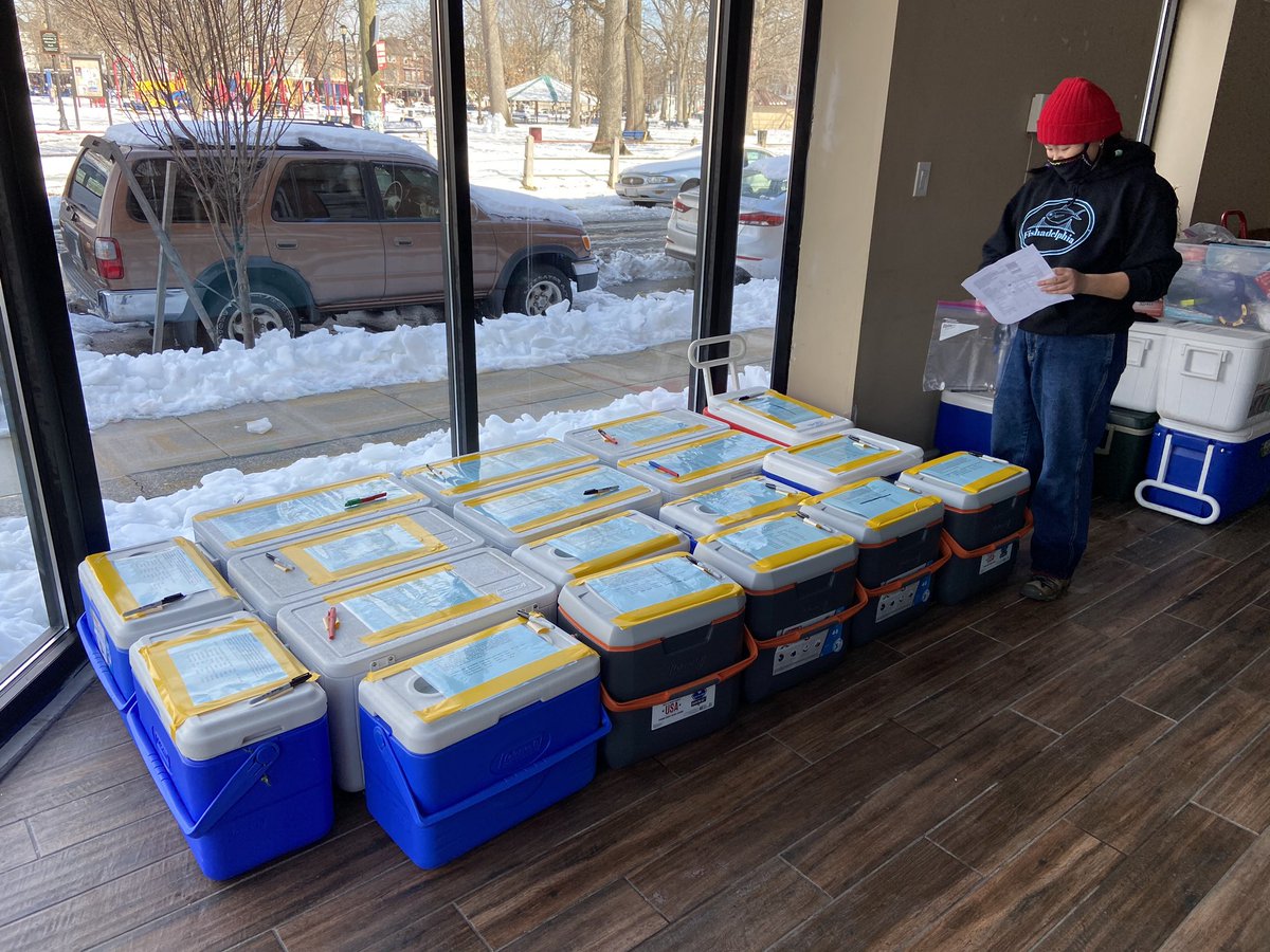 FishadelphiaCsf's tweet photo. Packing team up early and working!! Who’s ready for their pickup?!🤓
Did you come up with your recipe ideas for the Great Philly Fish Off competition?🤔
——
#fishadelphia #greatphillyfishoff #philly #phillylocal #phillycompetes #phillycooks https://t.co/j3K0TIVWw0
