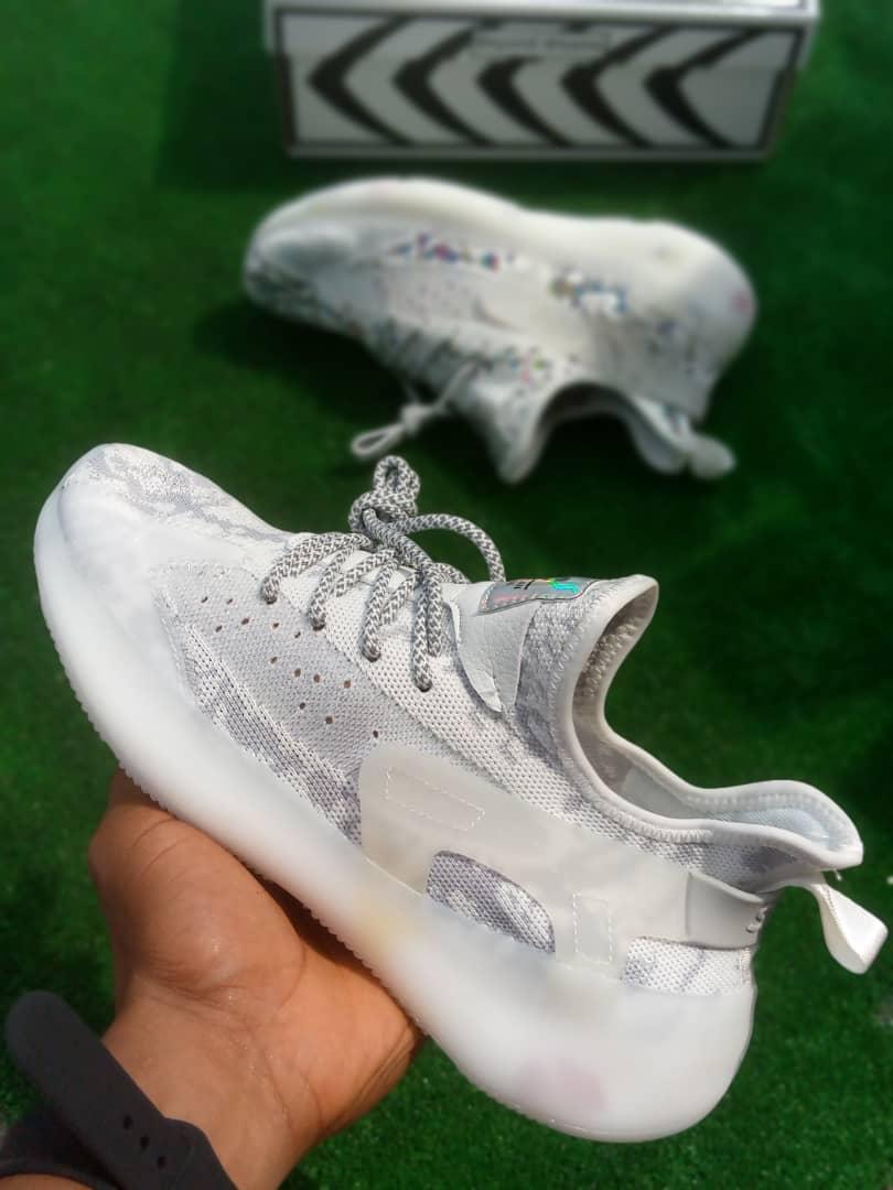 Soles_naija's tweet image. Be bold, be fashionable with this high quality breathable unisex Sneakers 

Price: 15000
Size: 40-44

Delivery within Lagos 1500-2000
Delivery outside lagos 2000

To order send a DM or wa.me/2348134241123