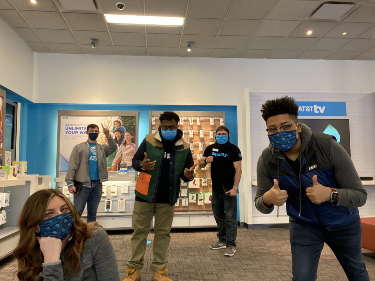 Mandaa_Pleaze's tweet photo. That waterfront vibe 🦈🌊 Front runners representing today! @WilliamGStovall @kuhn3 @Matt__Rash @DariusSullivan9 @MarkDaShark92 @KumanchikNick @JoshFreas rideeeee the wave 🌊🏄🏻‍♂️ https://t.co/DJScQlUFXW