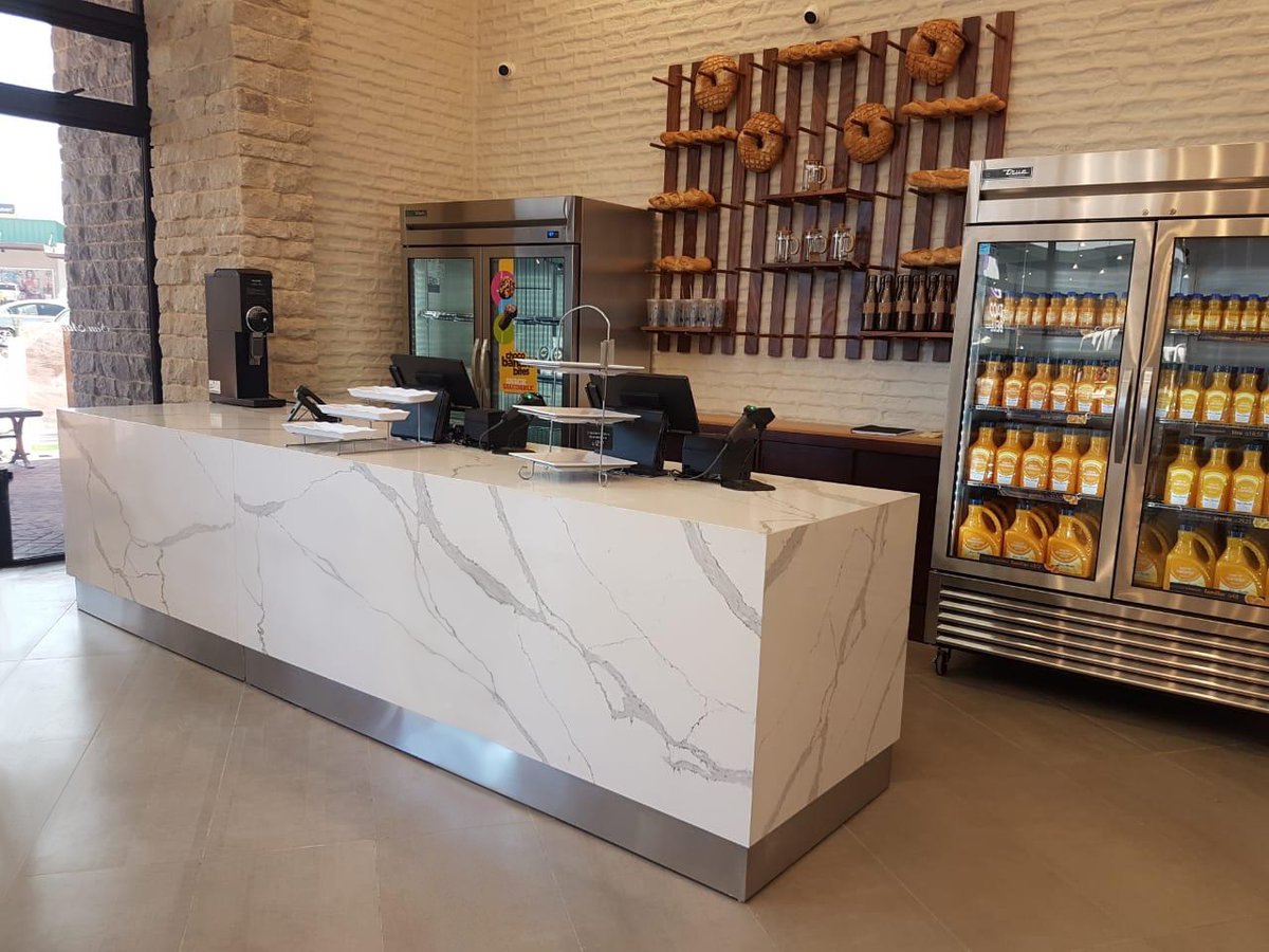 GuavaQuartz's tweet photo. A beatiful counter made of our Calacatta Giotto freshens up this trendy deli in Guatemala

 #GuavaQuartz  #GuavaQuartzStone  #InteriorDesign  #counter  #countertop https://t.co/LsbTswpfrq