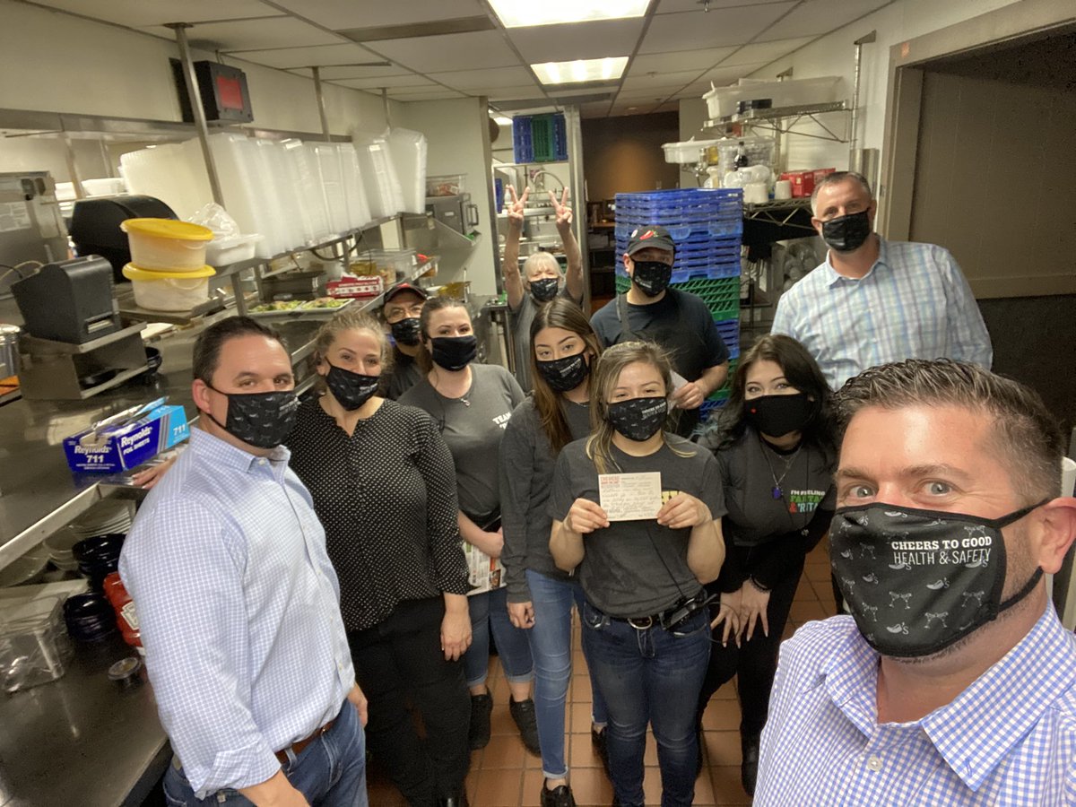 dougcomings's tweet photo. Chili’s Plano has got it going on! The restaurant is getting great results with strong leadership &amp; a fantastic team with a ton tenure. 

In fact, Lila has the most tenure in all of Brinker at 39.5 years! She’s incredible &amp; running some of the best metrics in all 🌶’s! 👏🌻👏🌻👏 https://t.co/JiQC013Wjb