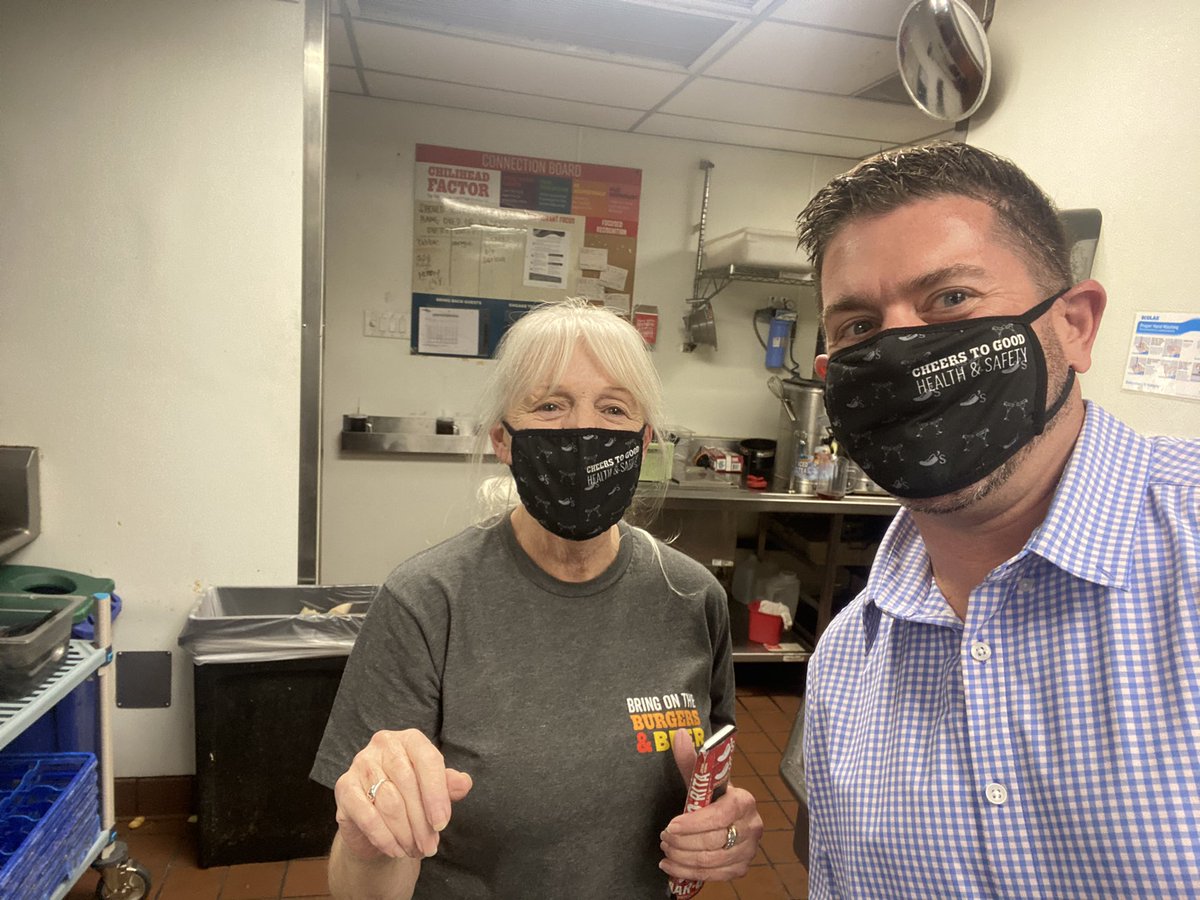 dougcomings's tweet photo. Chili’s Plano has got it going on! The restaurant is getting great results with strong leadership &amp; a fantastic team with a ton tenure. 

In fact, Lila has the most tenure in all of Brinker at 39.5 years! She’s incredible &amp; running some of the best metrics in all 🌶’s! 👏🌻👏🌻👏 https://t.co/JiQC013Wjb