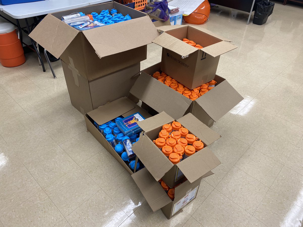MrSethL's tweet photo. Thank you @eatmovegrowLA for providing water bottles for EVERY student at St. Ville. Each bottle also contains a toothbrush and toothpaste to celebrate National Children’s Dental Health Month. @JPschools #PhysEd #DentalHealth #schools https://t.co/yvQr5sswgE