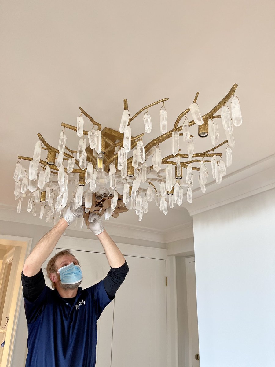 An amazing light installation happened today!!! 🤩🤩🤩 Thank you Oosterhof Electrical for your patience setting up each and every one of those gorgeous crystals! 🙌
#ygk #interiordesign