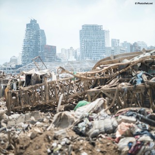 AuswaertigesAmt's tweet photo. #Podcast zu #HumanitäreHilfe: Sechs Monate nach der Explosionskatastrophe in #Beirut blicken wir zurück mit zwei Menschen, die in den ersten Stunden &amp; Tagen vor Ort im Einsatz waren. Interessiert? Hören Sie hier: https://t.co/YbdCvfR9JI 🇱🇧🤝🇩🇪 @THWLeitung @GermanEmbBeirut https://t.co/yHKeQxpasw