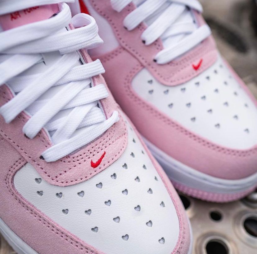 TheSiteSupply's tweet photo. Nike Air Force 1 Low "Love Letter" via Nike Desktop 💞

💸 $130
🗓️ Saturday, Feb. 13th @ 10AM ET
🌎 https://t.co/oi5CGDhmjW https://t.co/kOmSIeVglB