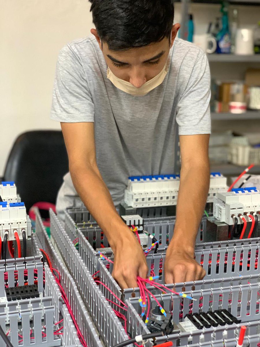 fernandosibilla's tweet photo. Sumamos una nueva industria a los beneficios de la Ley de Promoción Industrial. #Servelec una pyme cordobesa que se adapta a nuevos desafíos y produce productos innovadores para el mercado eléctrico y de la salud @accastelloedu @MICyM_Cordoba @SecIndustriacba https://t.co/E0UUyKBrDC