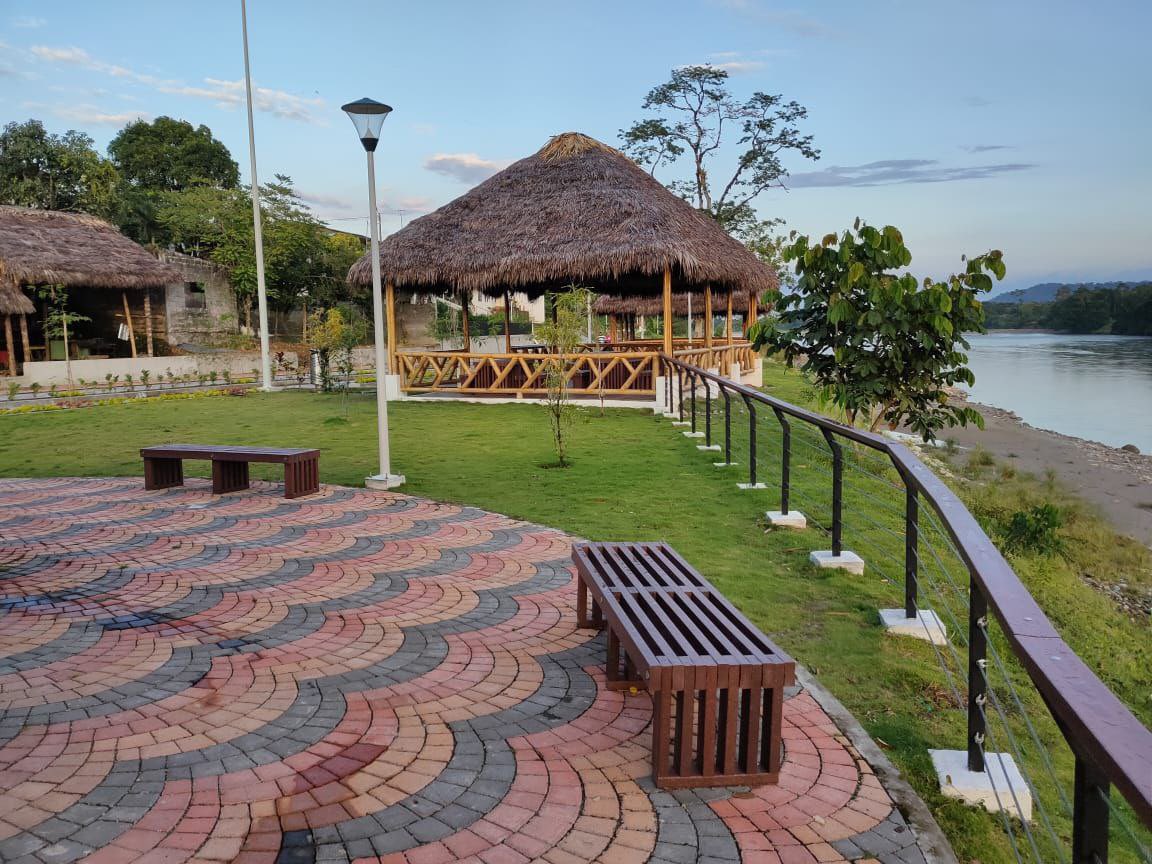 Lenin's tweet photo. El mejor homenaje a pioneros de Puerto Napo es velar por el bienestar de sus habitantes y garantizar recursos para el desarrollo productivo de la zona. Con el malecón “Los Pioneros” cumplimos nuestro compromiso de mejorar calidad de vida de miles de ecuatorianos. #SembramosFuturo https://t.co/xdC9ptxDZH