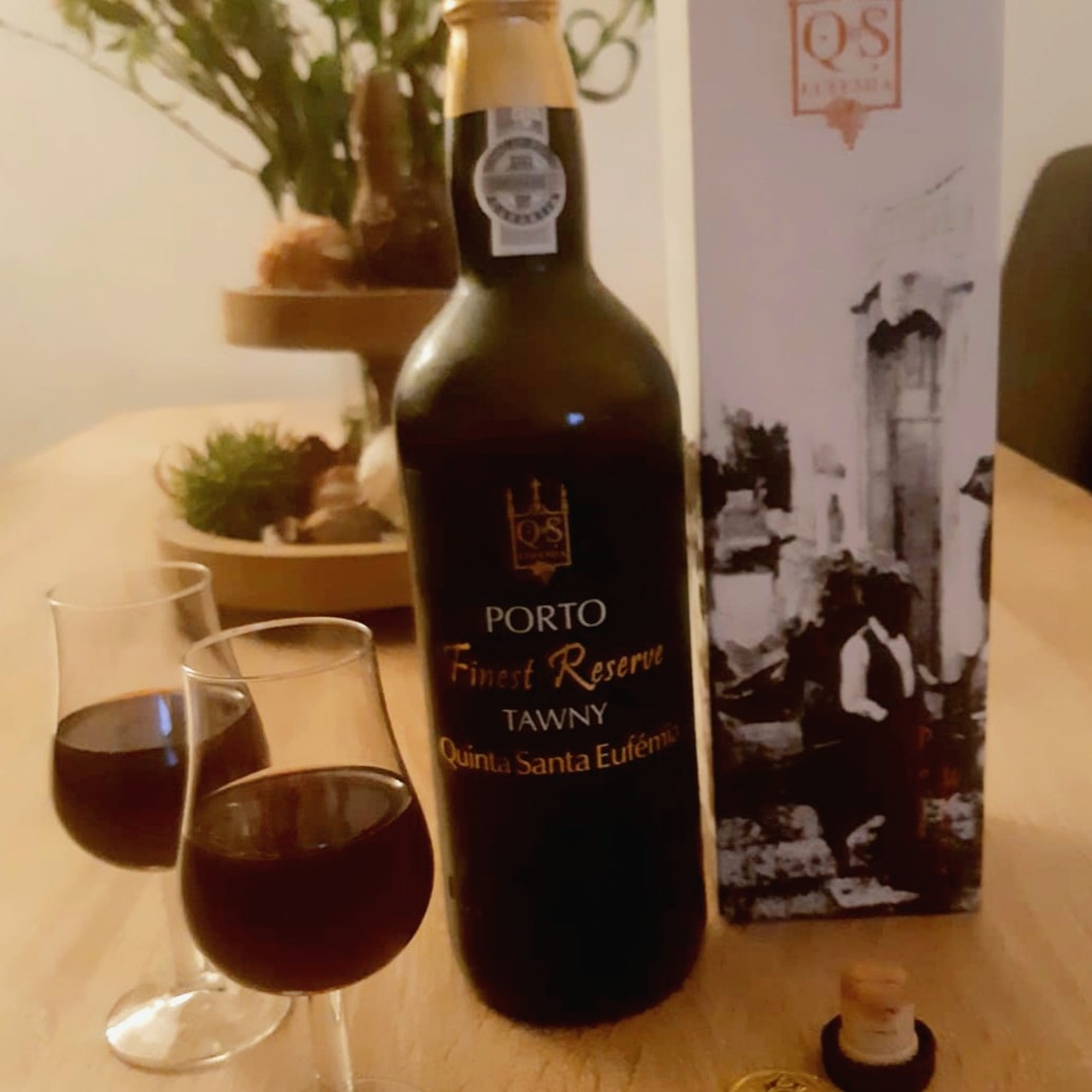 Een mooie fles port open gemaakt voor mijn verjaardag.