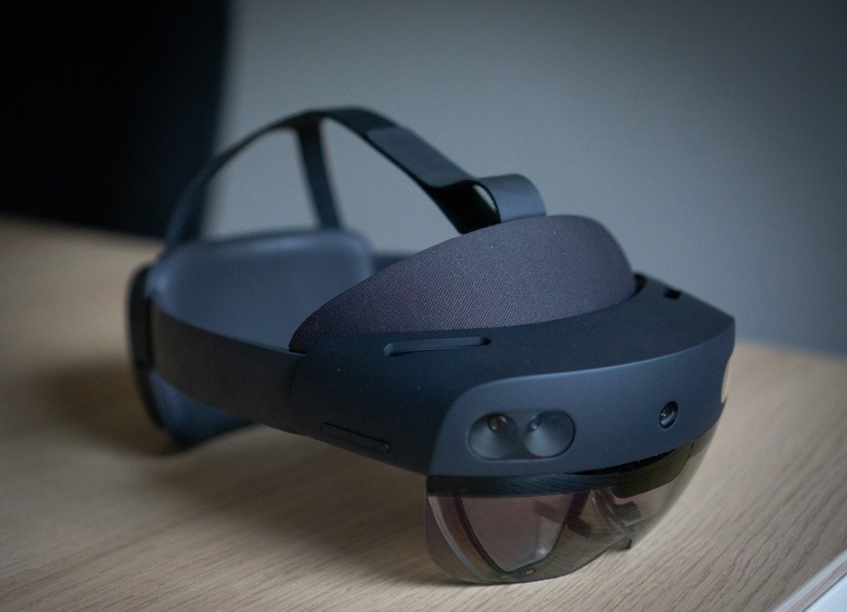 TGIF!  Let's take a moment to appreciate the sleek lines of the Hololens 2.  What a capable tool this is in the right hands.  We love working with this platform.

#mixedreality #hololens #augmentedreality #extendedreality #xrdevstudio #virtualreality #appdeveloper