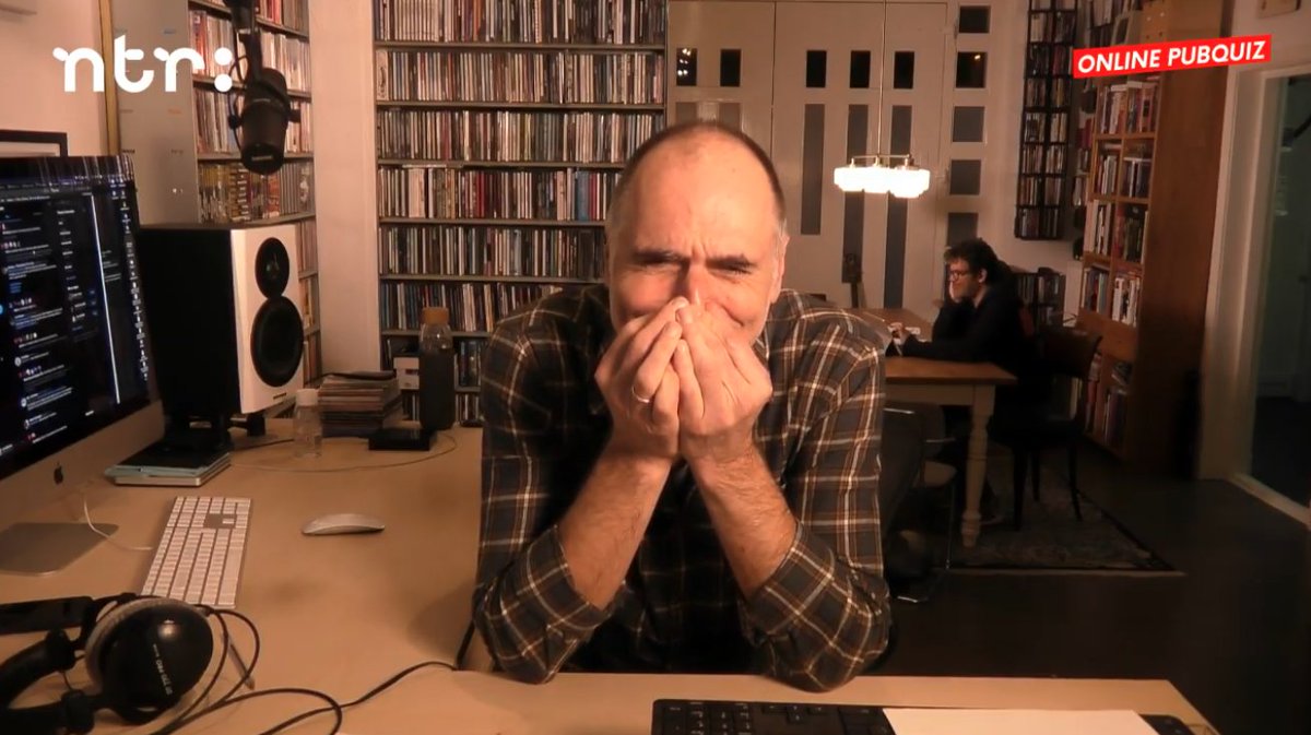 Top2000agogoNTR's tweet photo. Altijd fijn, die valse nummers... #Top2000agogo https://t.co/k3W8MMa7JC