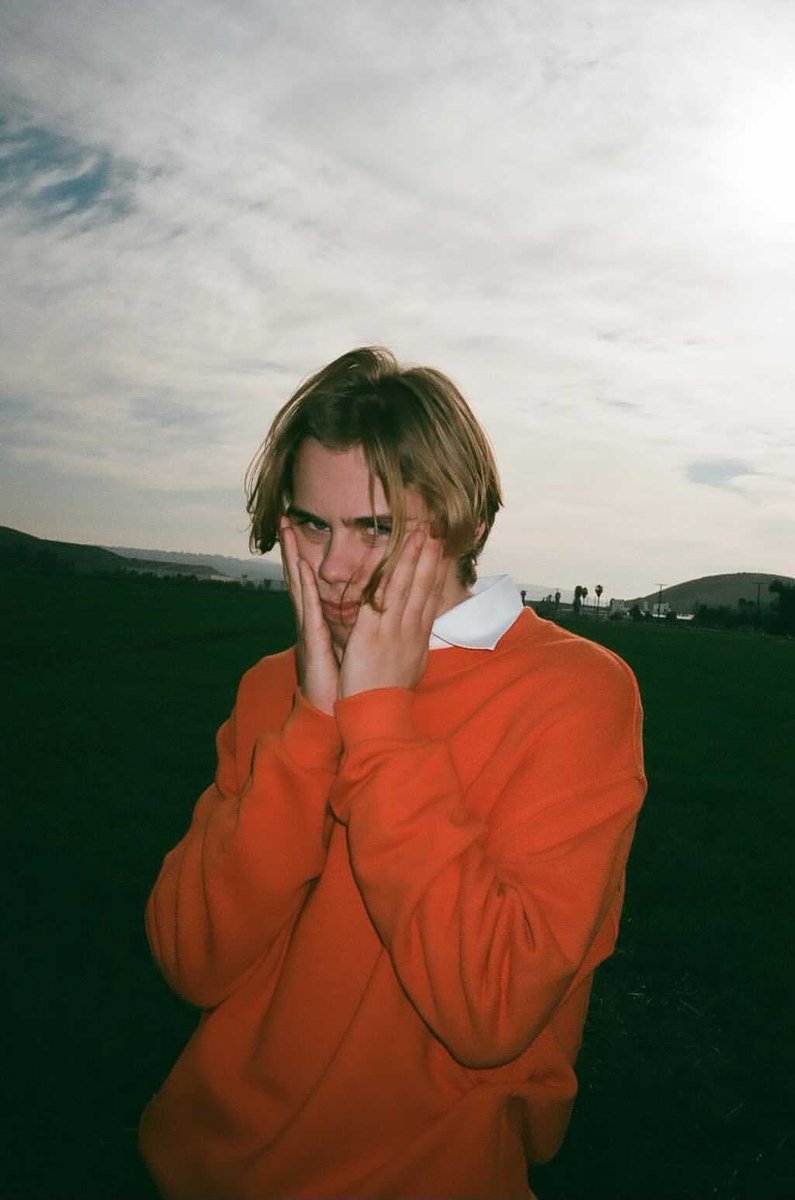 thekidlaroi's tweet image. Ello mate