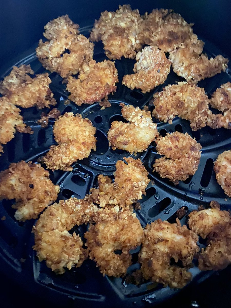 pardeep19922328's tweet photo. Homemade breaded prawns 🍤 cooked in the airfryer served with egg noodles and stir fry. Scrumptious 😋 #Cooking #homemade #food #FoodFriday #happycooking #britisharmychef @jamesmartinchef @SaturdayKitchen @women_food_wifi @womenindefence @edd6143 https://t.co/FuiPeC6Jql