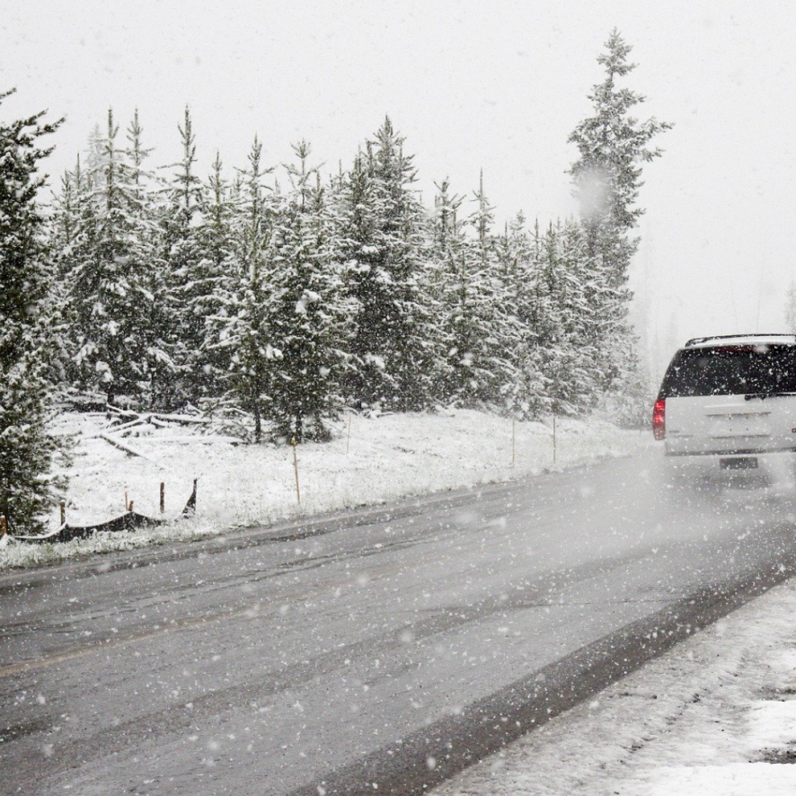 VolChevy's tweet photo. Important tips to maintain your vehicle during the Winter months. #Winter #SmokyMountains #VolunteerChevrolet https://t.co/axoQ8Pg4IQ https://t.co/YxGATxKHHv
