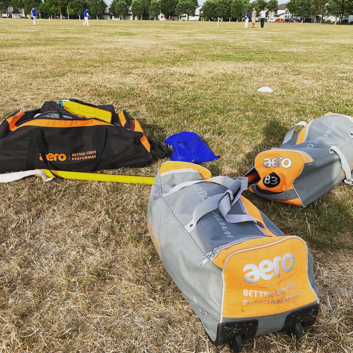 Crickets underway in NZ this morning with plenty of B3 Mini Wheelie Bags on show #cricket #bebetter #aero #nz #summer #sport #team