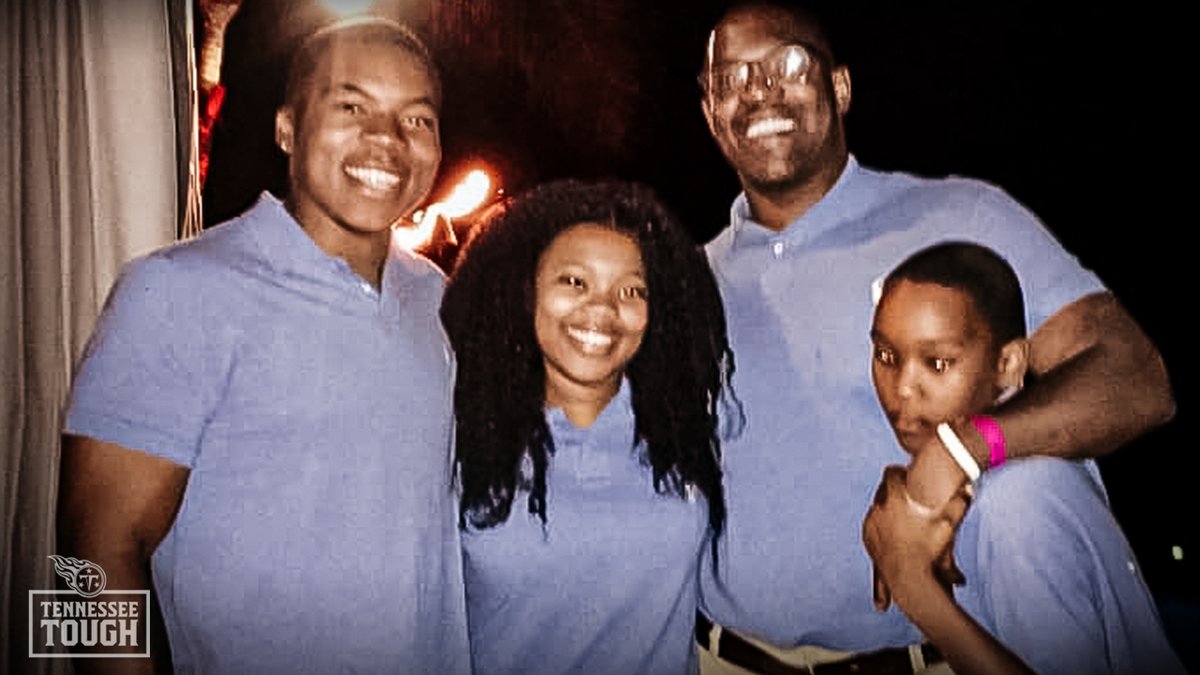 jwyattsports's tweet image. Former @Titans DL Josh Evans passes away at age 48.

"We will remember his big personality and even bigger smile. We send our condolences to his family and friends in this difficult time."

READ bit.ly/3cSNLSO