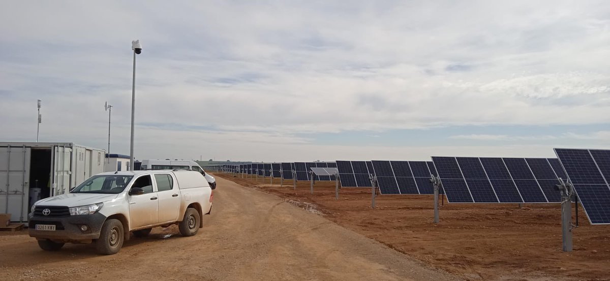 radiobandaancha's tweet photo. Nuevo huerto solar en la provincia de Ciudad Real. Manzanares ha confiado en Radio Banda Ancha. 

⚪️🟢 Llegamos donde otros no llegan 🟢⚪️ 
#RBA #huertosolar #wimax #fibra #movil #fijo #tv #satelite #videoseguridad #videoporteros https://t.co/FlLcfk7cE4