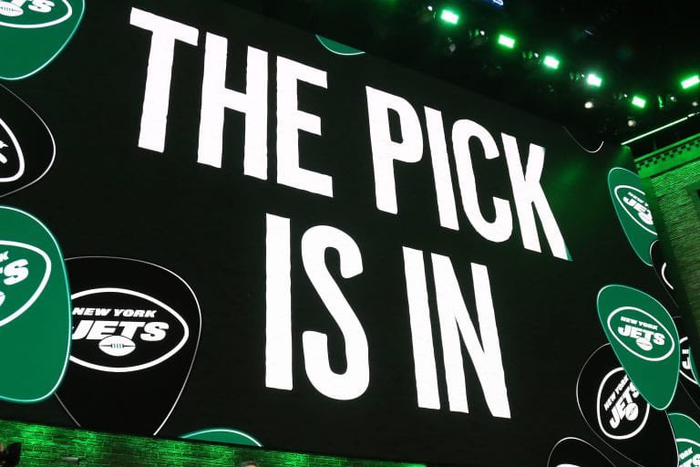 TCheesmen's tweet photo. ❗️NY JETS UPDATE❗️

After a long talk with GM @BeauCoop68 he told me “unless I’m floored by the offer, we will be picking at number 3” . The question is who? https://t.co/NYeGX6lS25