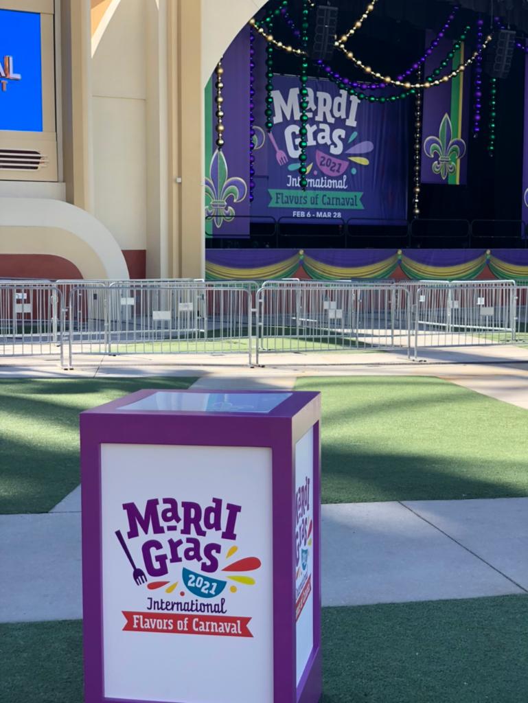 UniversalORL's tweet photo. PSA: These are to set your Mardi Gras food on. They're not trash cans. https://t.co/Mww5TuqetV