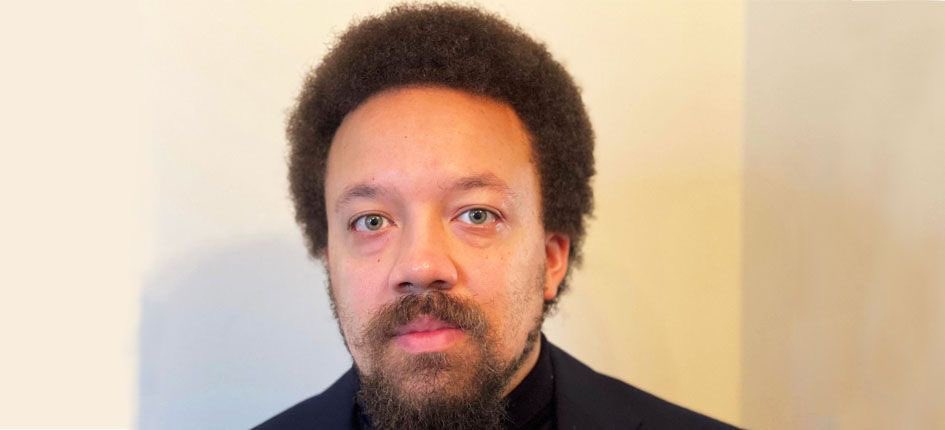 Morehouse's tweet photo. Morehouse Visiting Professor of Journalism David Dennis Jr. (@DavidDTSS) was recently awarded the $100,000 American Mosaic Journalism Prize by the Heising-Simons Foundation.
His journalism elevates stories of Black Americans.
Read more: https://t.co/VWMkcyaBA9 https://t.co/u20g9ACUr5