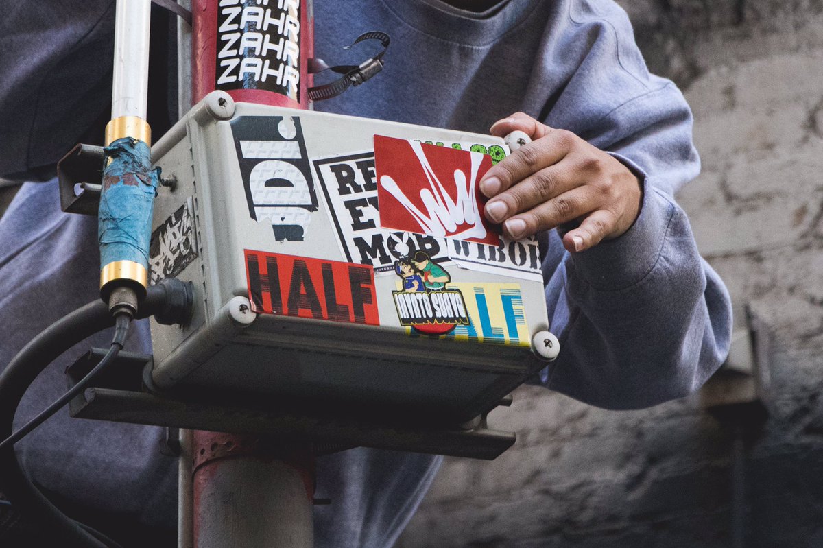 _SNVPS's tweet photo. Watch the throne 
#snvps #graffito #stickers #slaptags #streetphotography https://t.co/daVomBMHJd