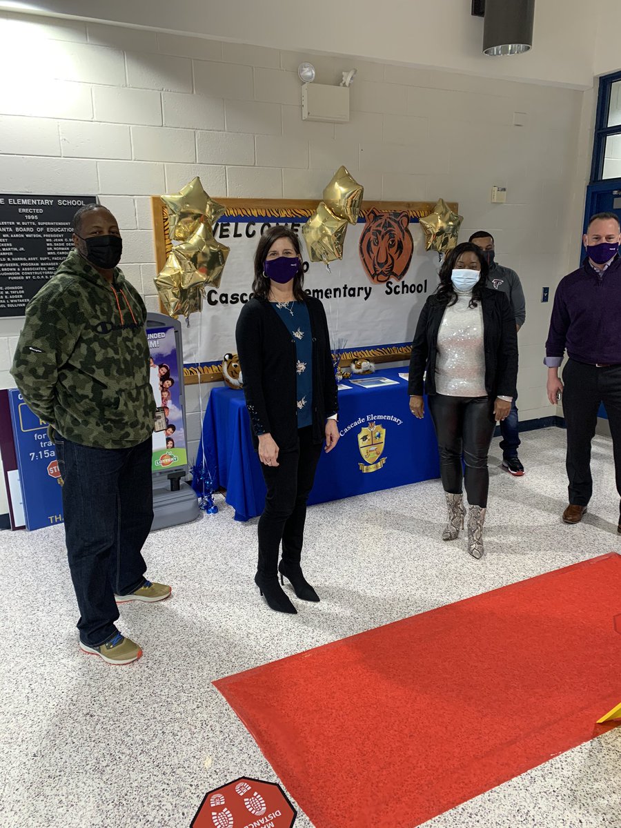 MsP_CascadeES's tweet photo. @APSPartnerships @CasPrinciTmomon @FelixRuffin16 @DrLisaHerring @AssocSupBattle We would like to give a SPECIAL THANK YOU to our corporate partner Truist Bank for investing in growing our students from Good to GREAT!!! #Technology4Tigers❤️ https://t.co/ukiC2slSNB