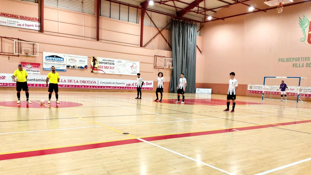 CDSalesianosCDS's tweet photo. ➰ Minuto de Silencio previa al inicio del partido.

🏅 J6 #2DivB G6A
💙 @CDSalesianosCDS (0-0) @IberiaToscal 

📲 #FútbolSala #DeporteSeguro #VamosCDSTenerife #LaOrotava https://t.co/eUXnUqxpo4